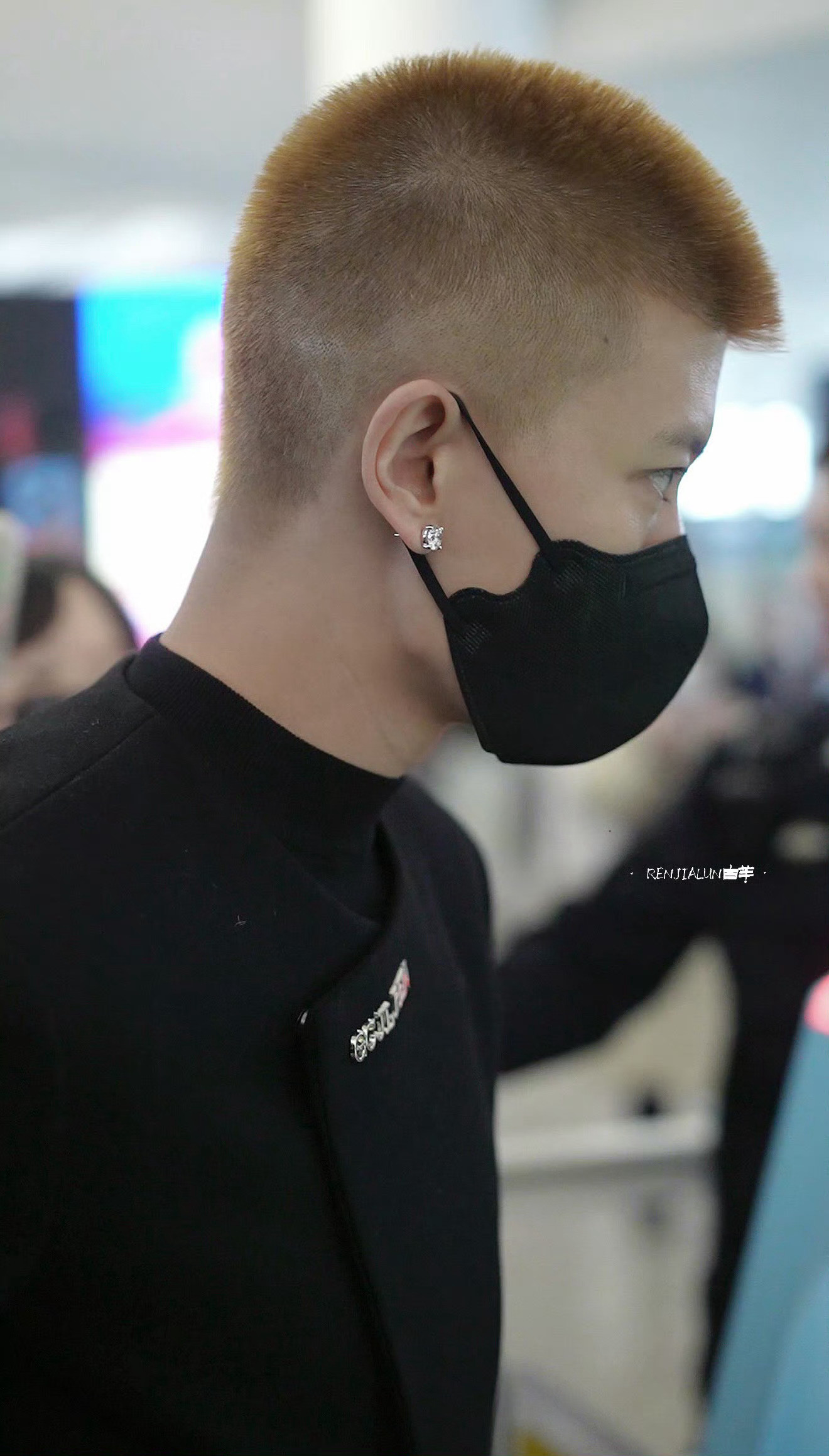 任嘉伦爱奇艺尖叫之夜这是限定版猕猴桃🥝嘉伦哥完美契合爱奇艺🥝