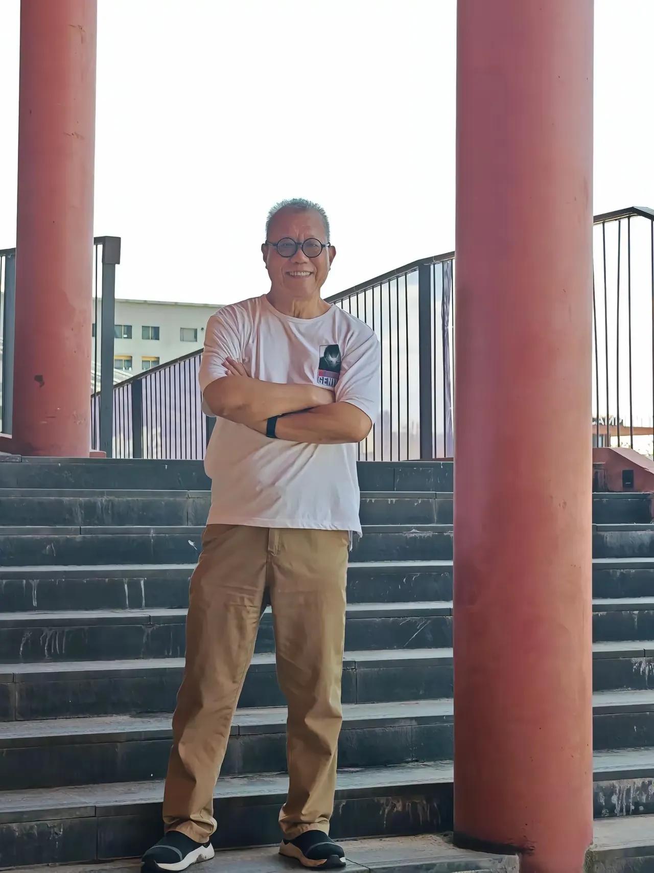 我今年78了，人老了，心里有“三个不怕”，这就是我的底气。一不怕没钱花。退休