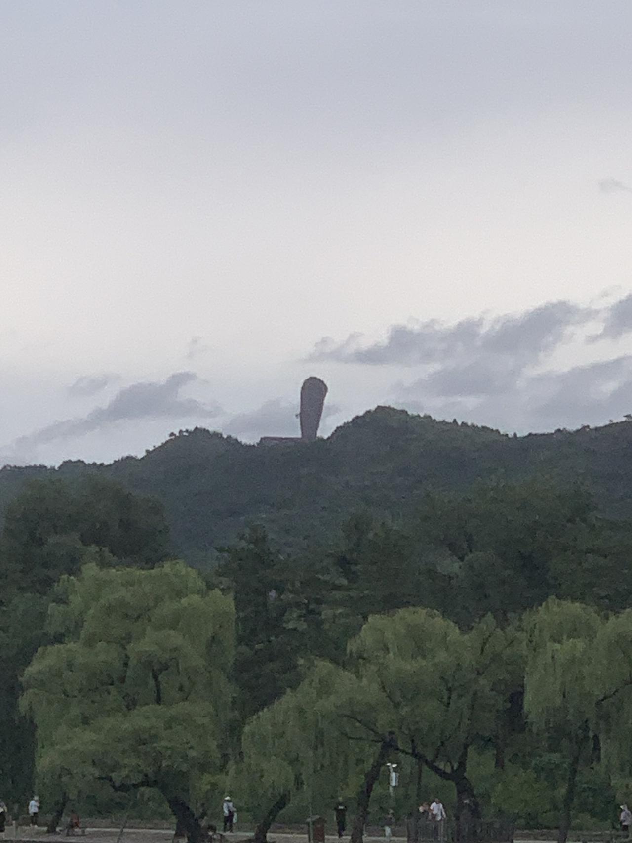 为什么现在的年轻人结婚生子的意愿越来越低？这好像是社会发展过程中的一个问题。昨天