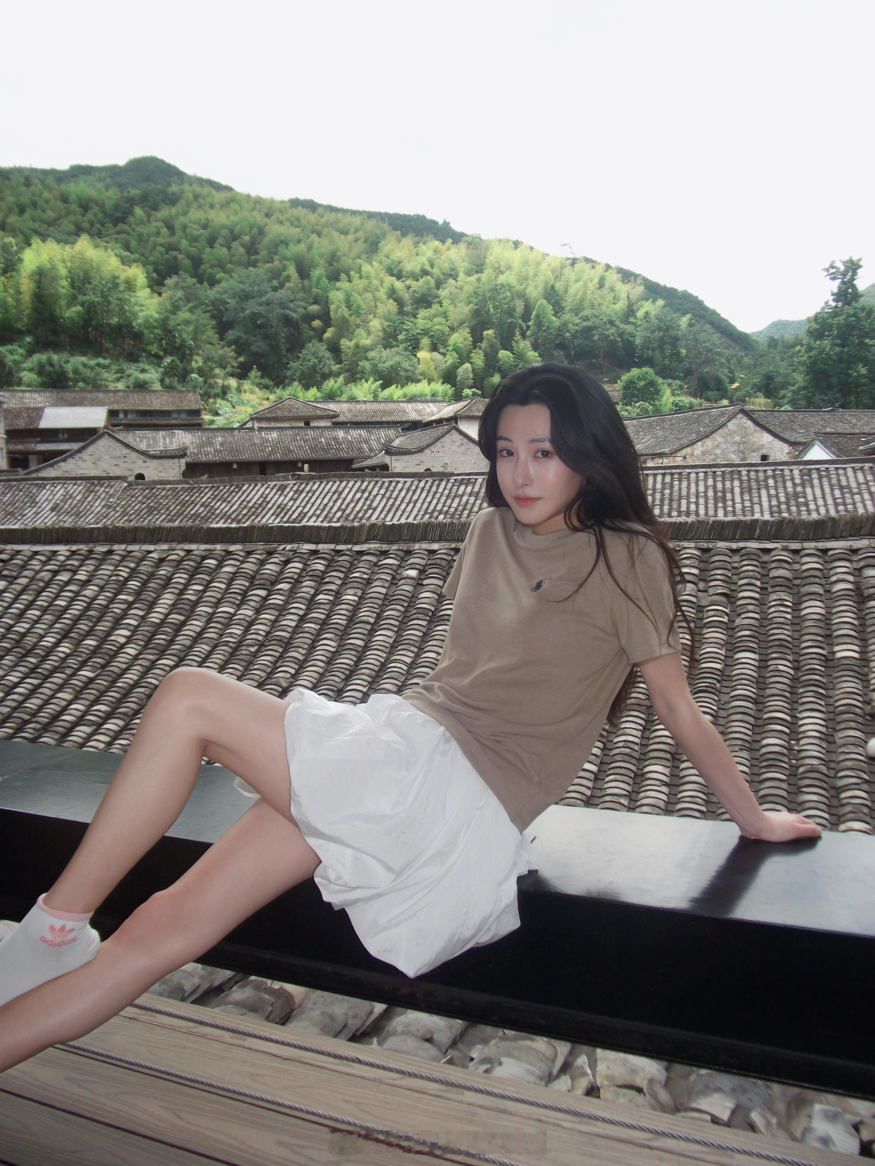 朱圣祎🍃暑夏旅游碎片，美腿小白袜