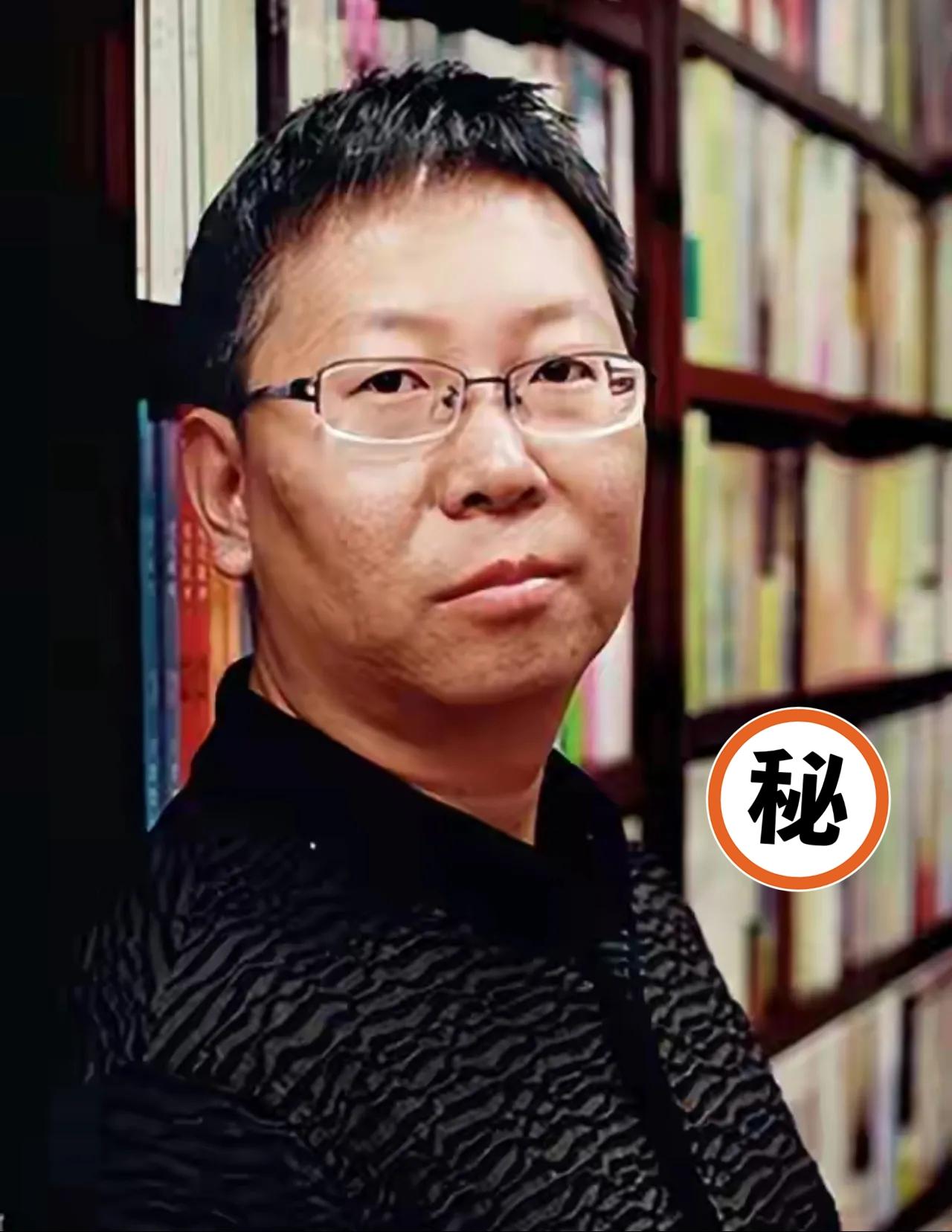 秦晓宇这人，真是越扒越让人觉得“不对劲”。想当年在诗坛，他就爱把那些露骨直白的“