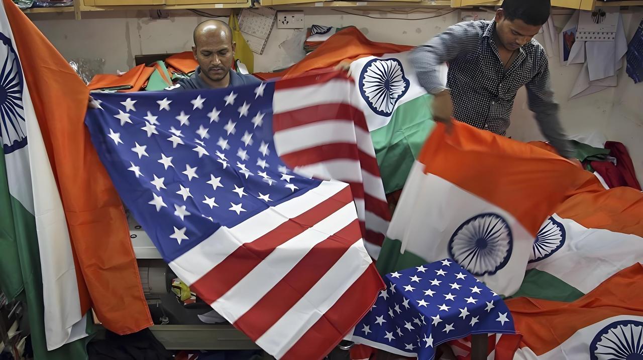 印度也妥协了，阿三终究还是那个阿三！据美媒报道，印度停止购买俄罗斯石油并降低对