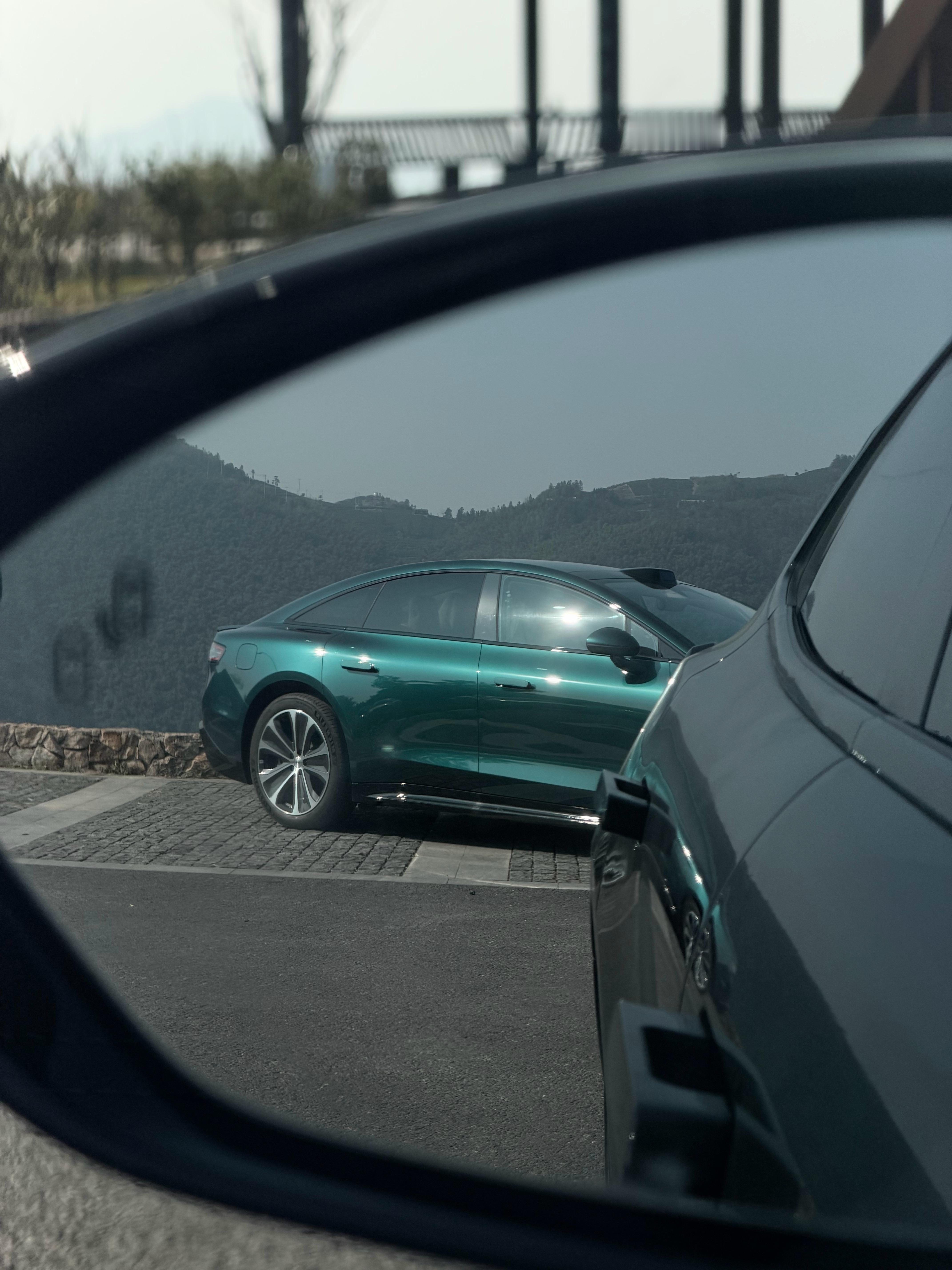 阳光下智界s7这个绿色，绝了