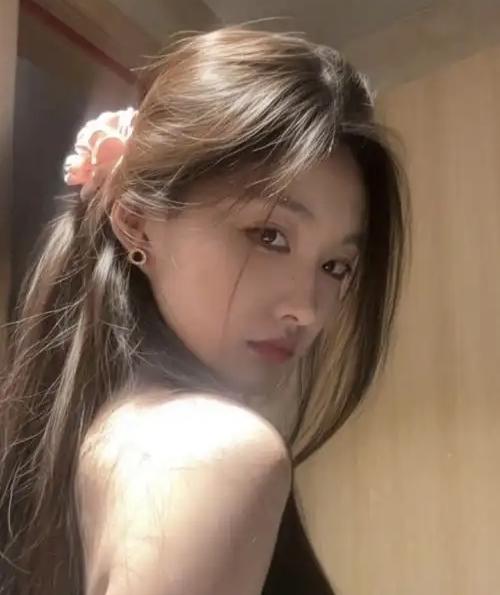 你凭什么说我没有价值如果不是我怀孕我干的不一定比你差，从明天开始我也要上