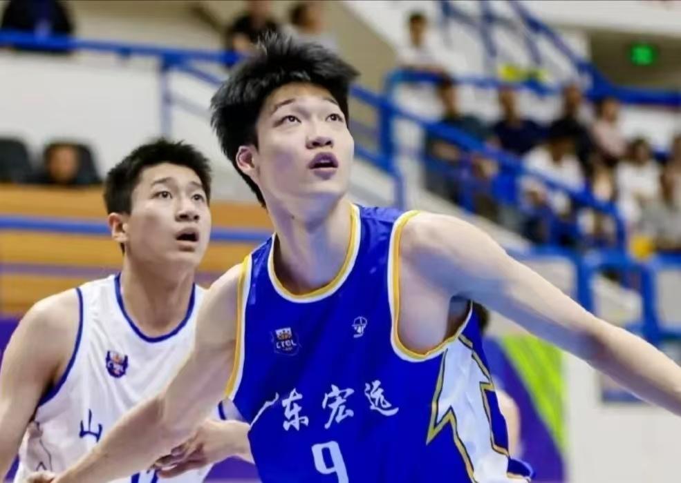 以学习积累为主，张家睿静待天赋兑现对于年轻内线张家睿而言，现阶段最重要的任