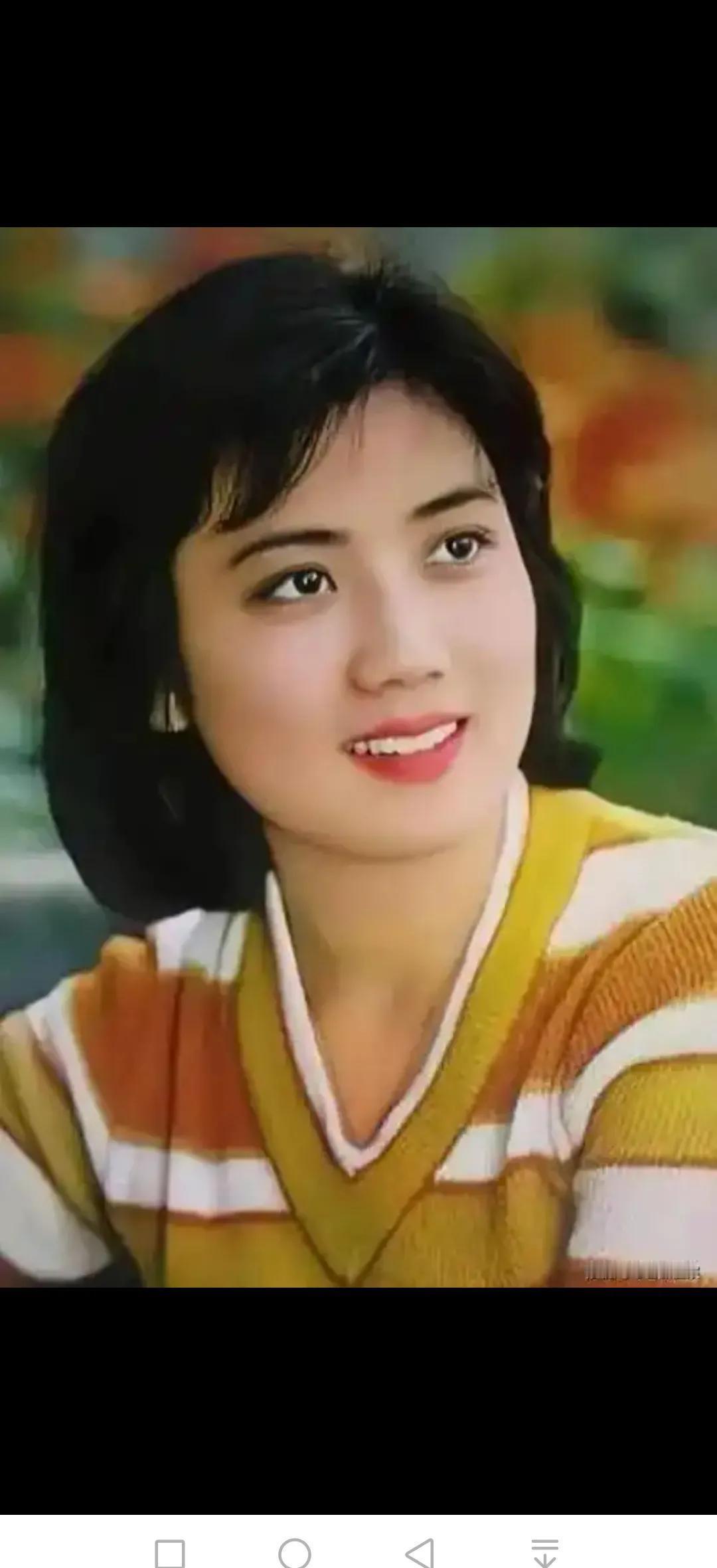 她为角色增肥十斤，苦练三个月剑法，开拍后却被当场换掉。这不是偶然。八十年代的