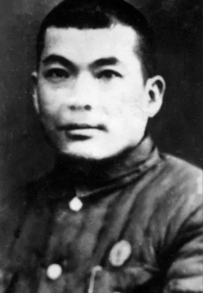 1941年，牛子龙杀掉了军统豫站站长，没过多久，上级请他喝酒，想借机除掉他，牛子