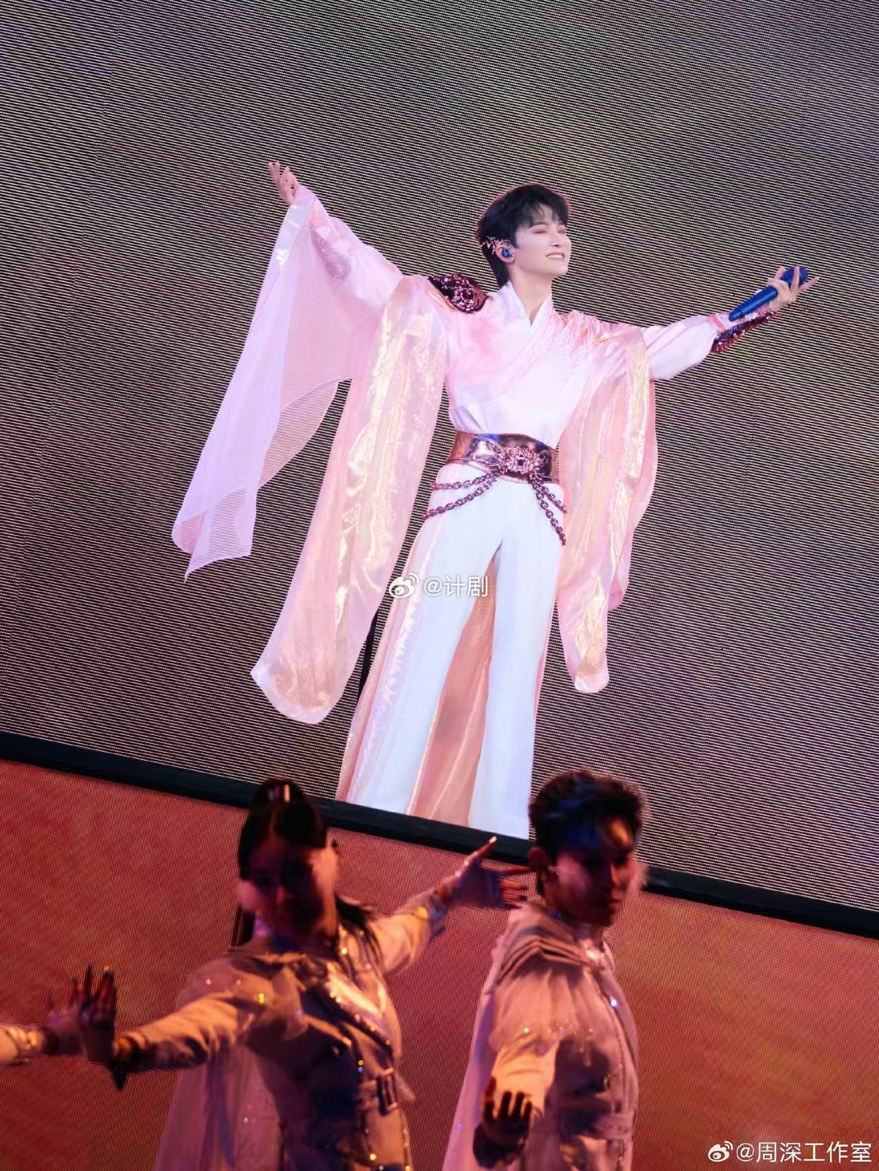 周深官宣2026巡回演唱会周深2026深深的巡回演唱会跨越山海，深深相遇！周深2