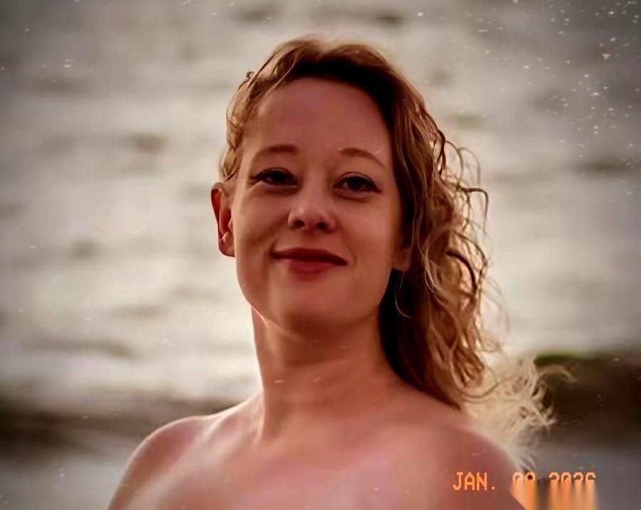 那名被特工当街打死的37岁母亲，雷尼，可能到死都没想明白。她听到的最后指令，是