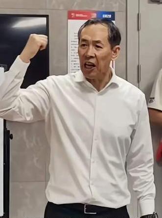 许利民的不解之谜……是能力问题还是什么问题？杰曼连进三分手感火热却突然被换下，