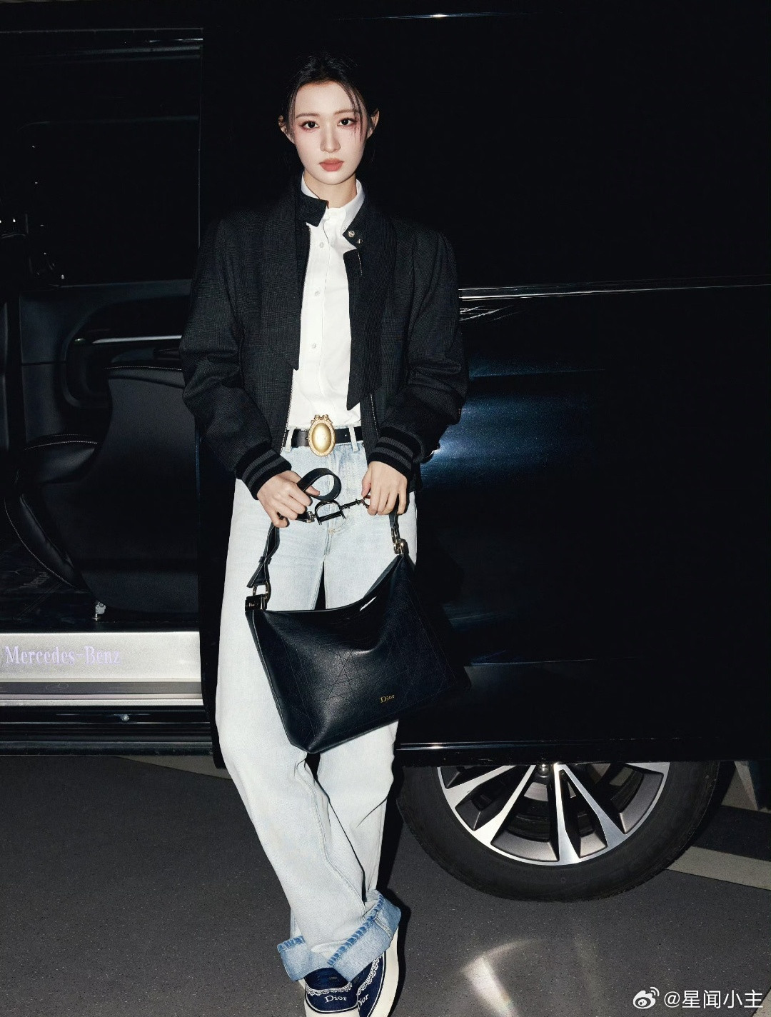 王楚然老钱风我好喜欢这个腿呀，这个身形，这个妆不要画红色的眼影会更帅！