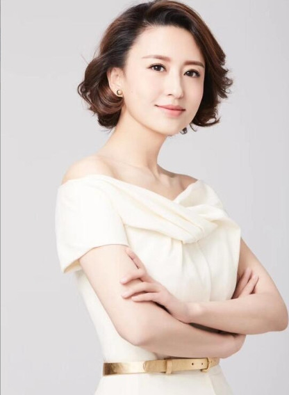 2013年，毕福剑把34岁的主持人张蕾，介绍给了54岁的富商王吉财，并劝张蕾：对