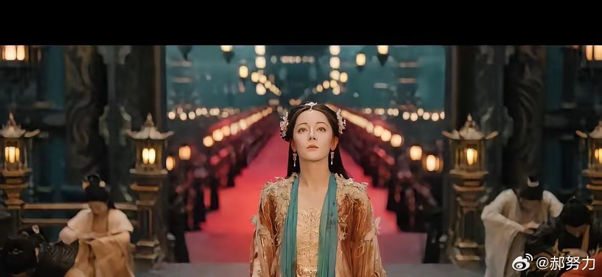 研究了迪丽热巴和杨紫近5年的所有爆款和哑火剧，我发现一个冰冷的真相。她们的差距，