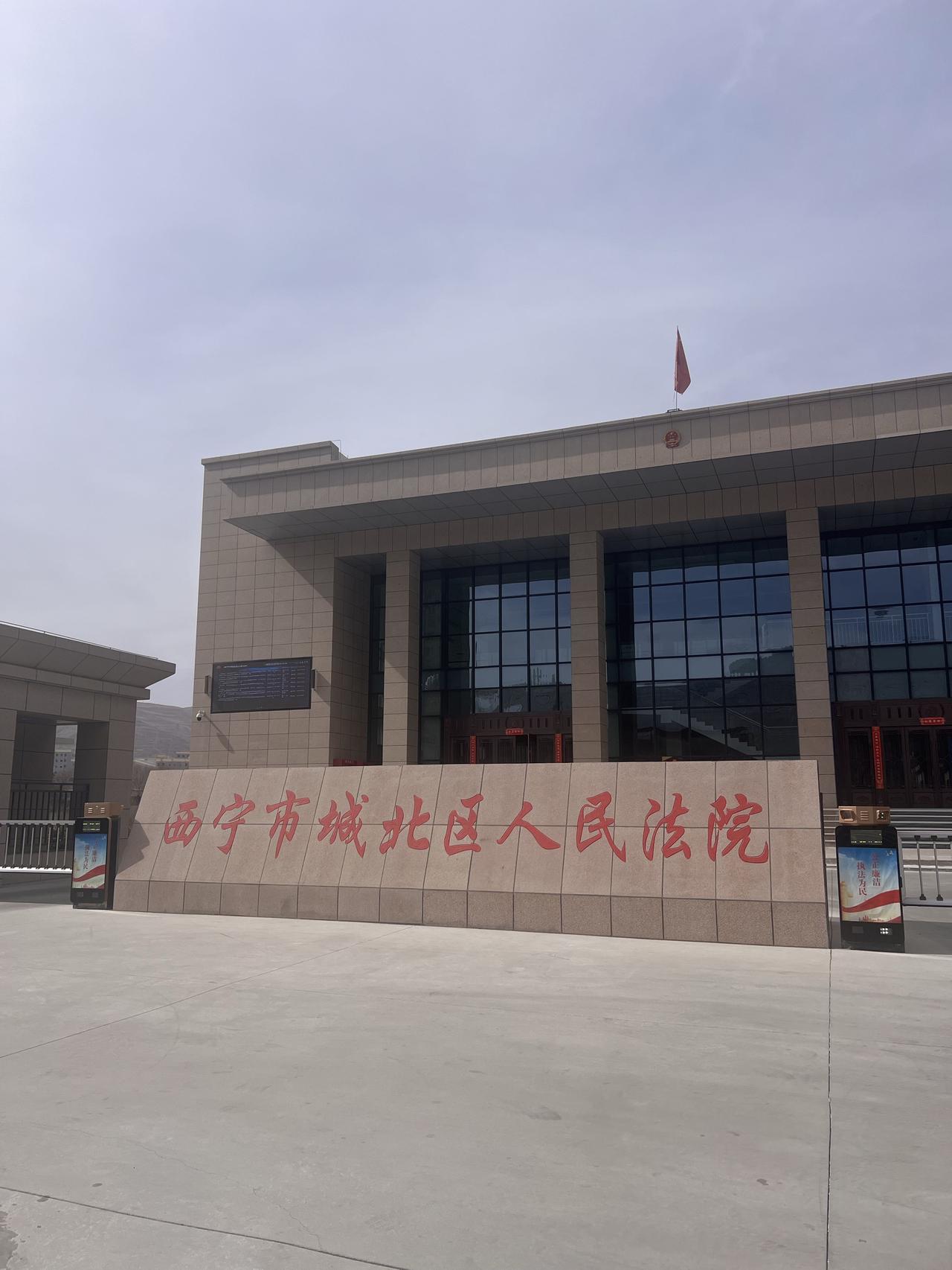 打赢官司钱拿回来了，可律师费自己花了，越想越憋屈？很多人都踩过这坑：诉讼费是败