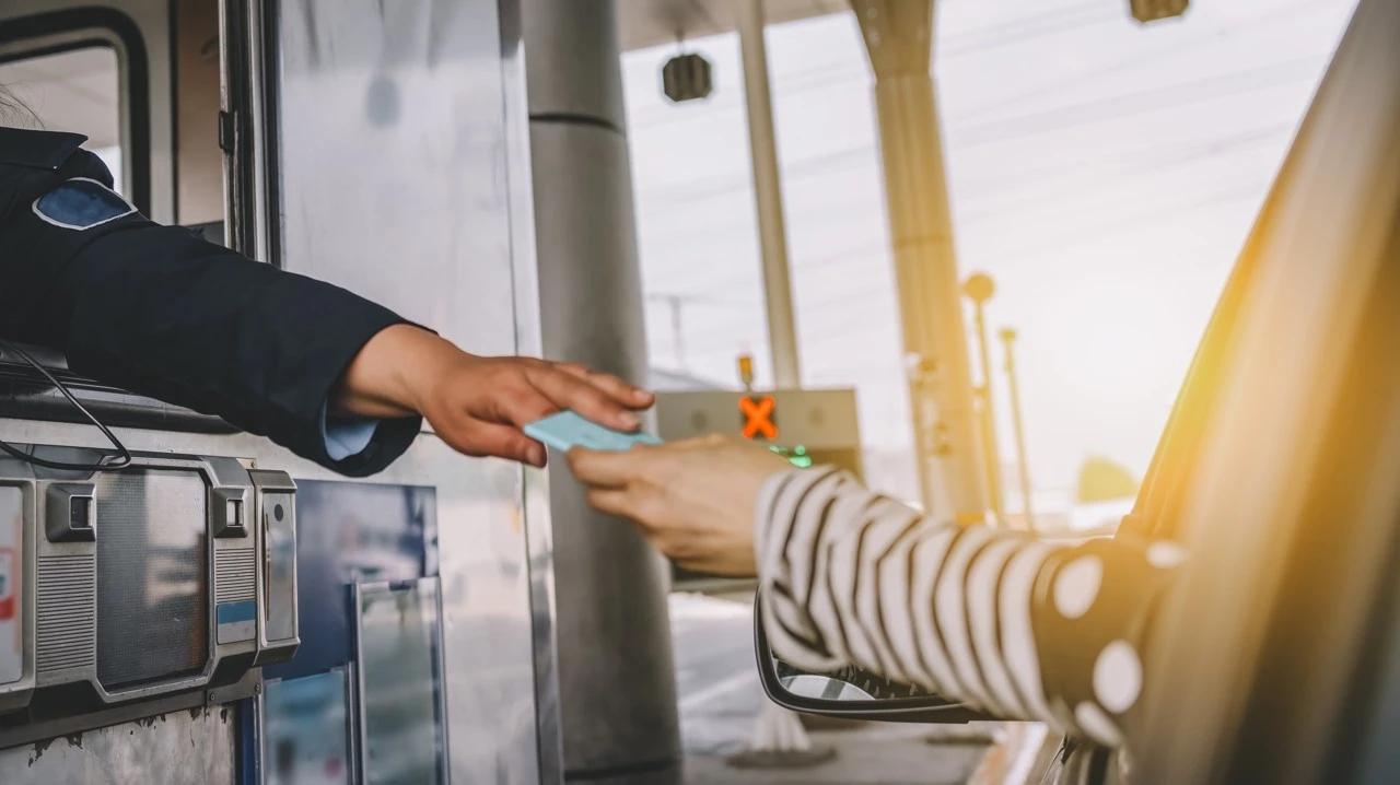 全年垫付过路费1377次，超10万元！结局太暖了!在浙江杭州的杭千高速，有一