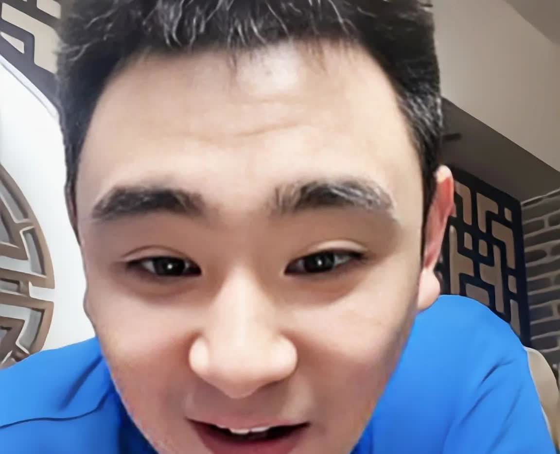 求求你了郭德纲老师，您就收了李振威吧曾经在《相声有新人》舞台，李振威深受