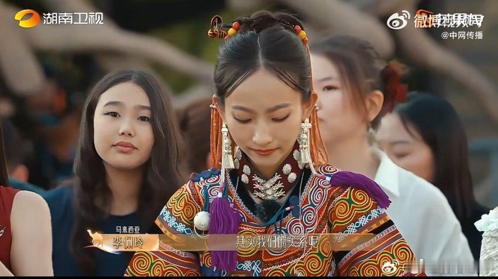 被领养的孩子能得到全心全意的爱吗声起地平线爱不是基因决定的，是用心熬出来的。李佩