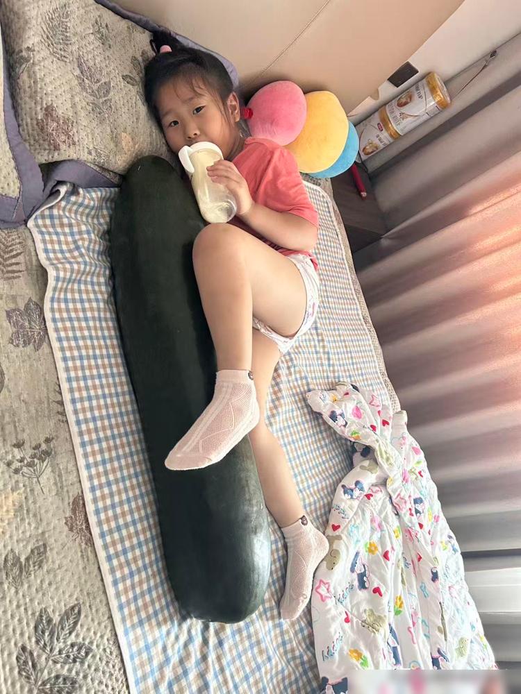 儿子听人说，古人过夏天是用冬瓜降温避暑的。我可太有发言权了，去年夏天我就跟风