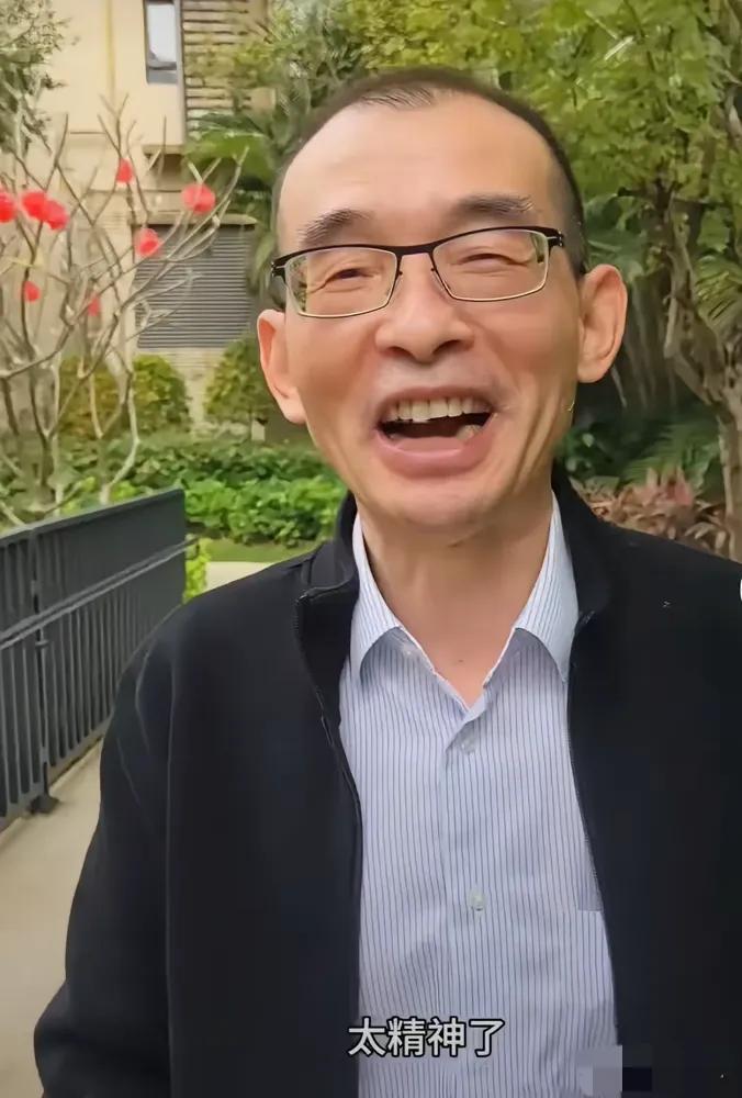 老谢心里乐开花了，真替他高兴啊！逢人就夸谢浩楠真厉害，当过兵、双一流研究生、长得