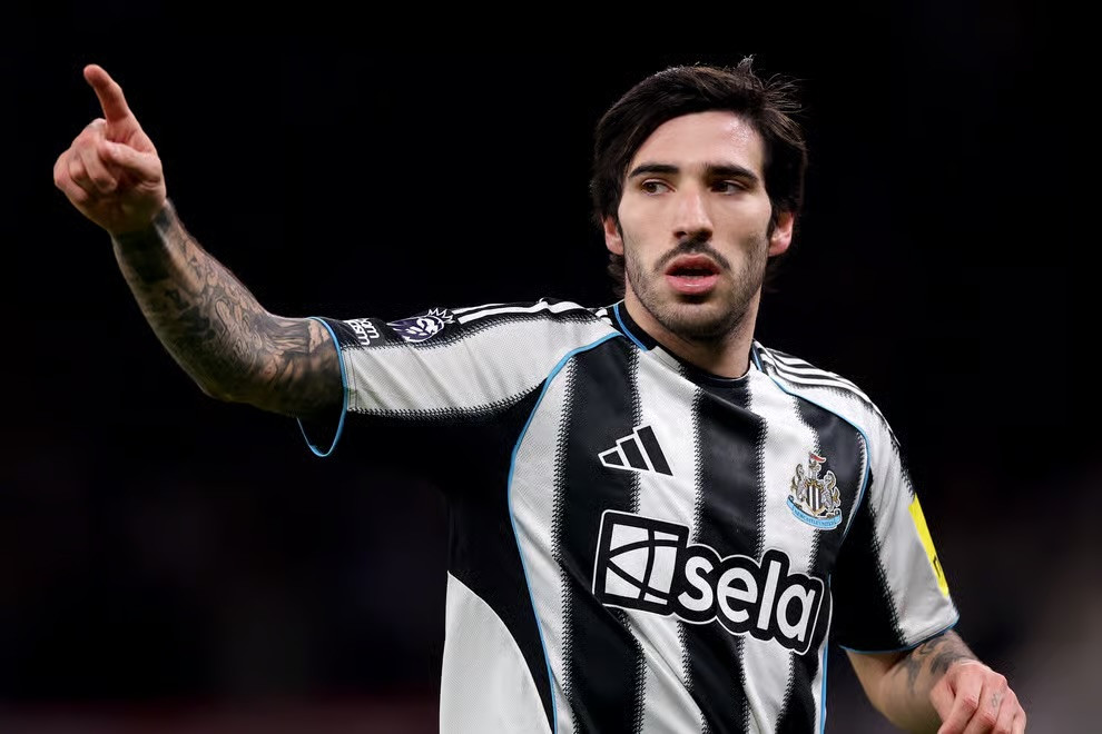 记者: 曼联认为托纳利已经在英超证明自己, 他是补强最优选