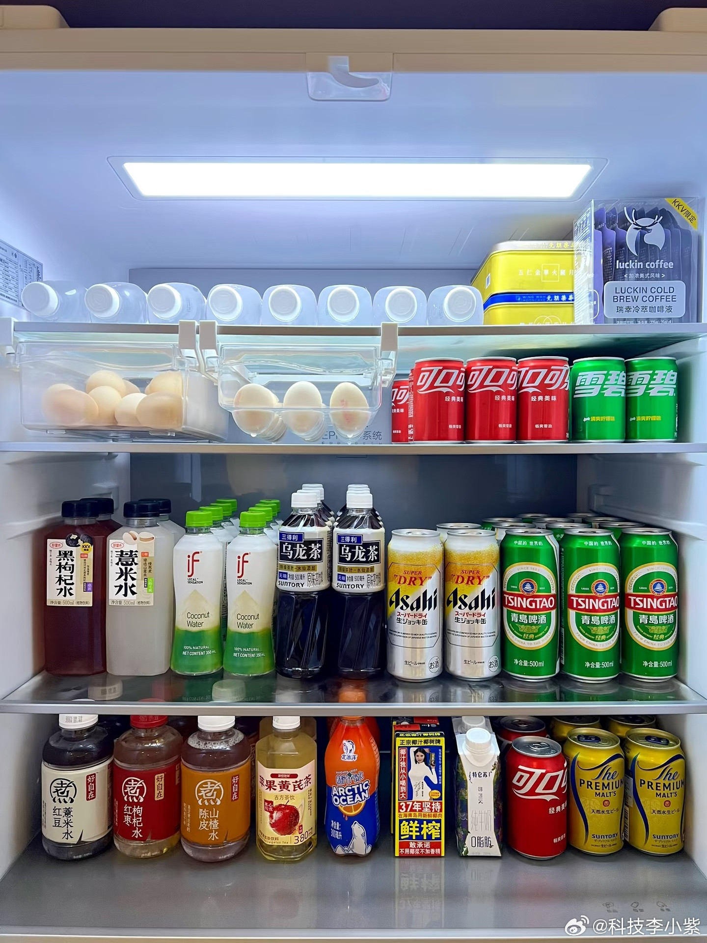 只喝水不喝饮料的朋友那反了！！我和我朋友都是只喝饮料不喝水只要冰箱里还有饮料，就