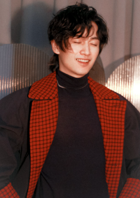 陈晓大学的这个写真病娇感好绝啊，眼神一整个被制裁了