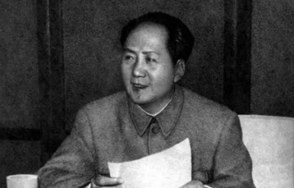 毛泽东主席三次警告美国。第一次是朝鲜战争，警告美国不要越过三八线。第二次是解放军