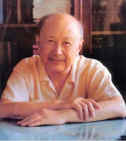 一次，钱学森来找聂荣臻汇报工作，聂荣臻看到他从一辆蓝色轿车上下来，就问秘书：“我