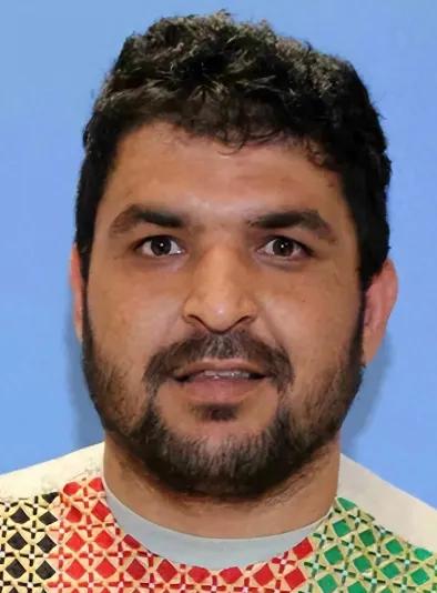 丢死人了，白宫门口，两名巡逻哨兵被人开枪打死。开枪的，不是什么恐怖分子，而是