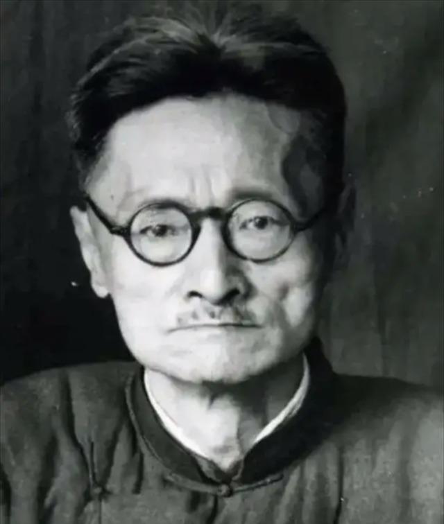 1928年11月，蒋介石到安徽大学视察，与时任安徽大学校长刘文典吵架，蒋介石狠狠