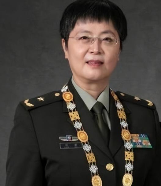 1988年，浙大教授23岁的女儿被保送清华。在旅游途中，她爱上35岁的酒厂工人，