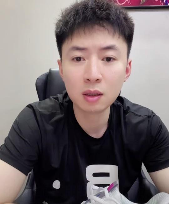 为什么退役运动员都去直播看了方博就知道了他都不是大满贯，以前也没有很出名