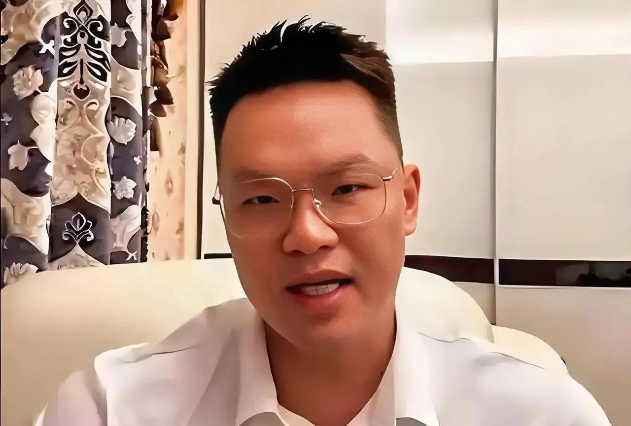朱芳雨的手腕令人忍俊不禁！据说是广州龙狮想要陈国豪的，而北控队则是给摆了冷脸，然