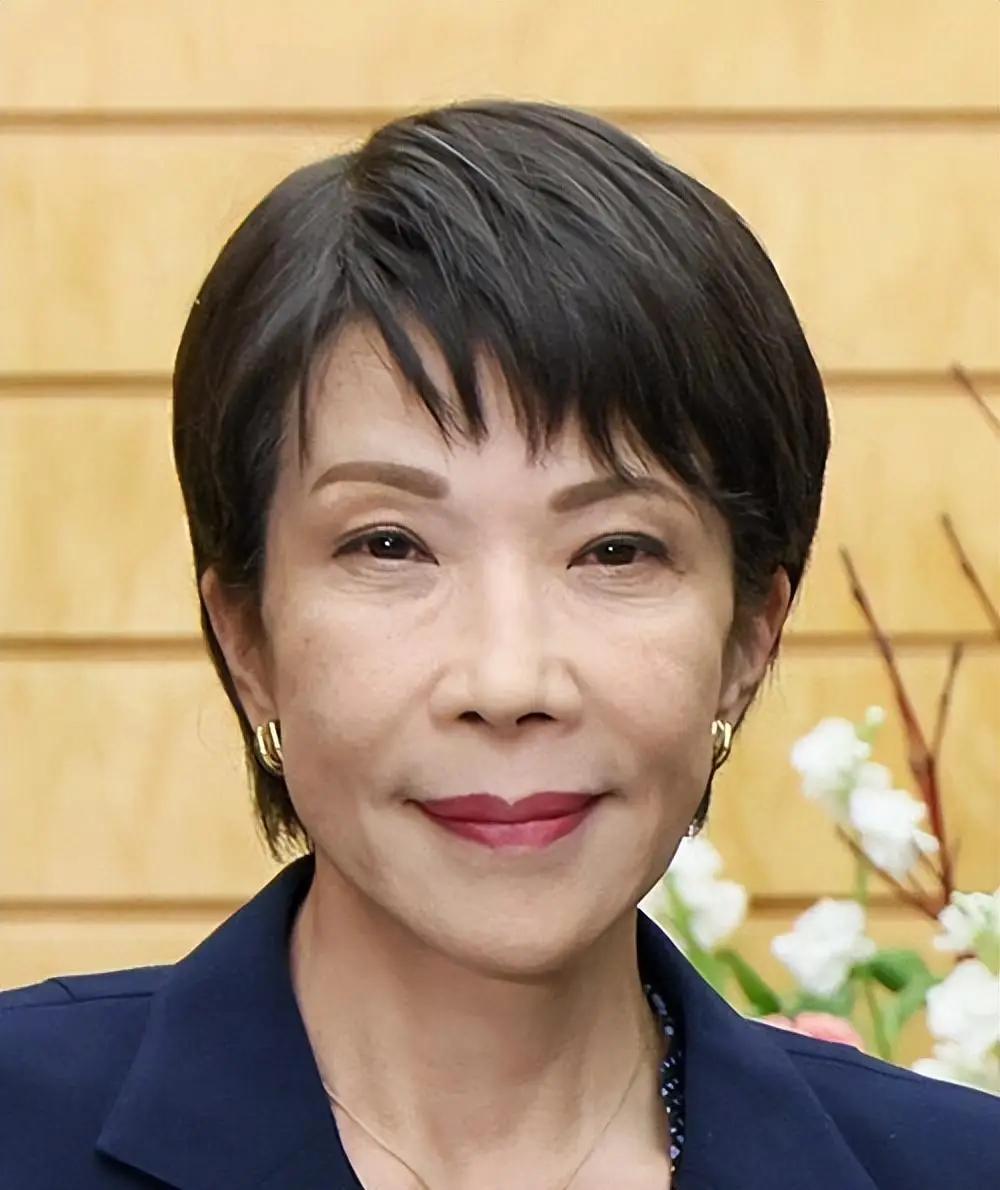 高市向日本老百姓撒娇诉苦，说自己身为女首相，每天洗澡、做早餐、洗碗、化妆，比男首