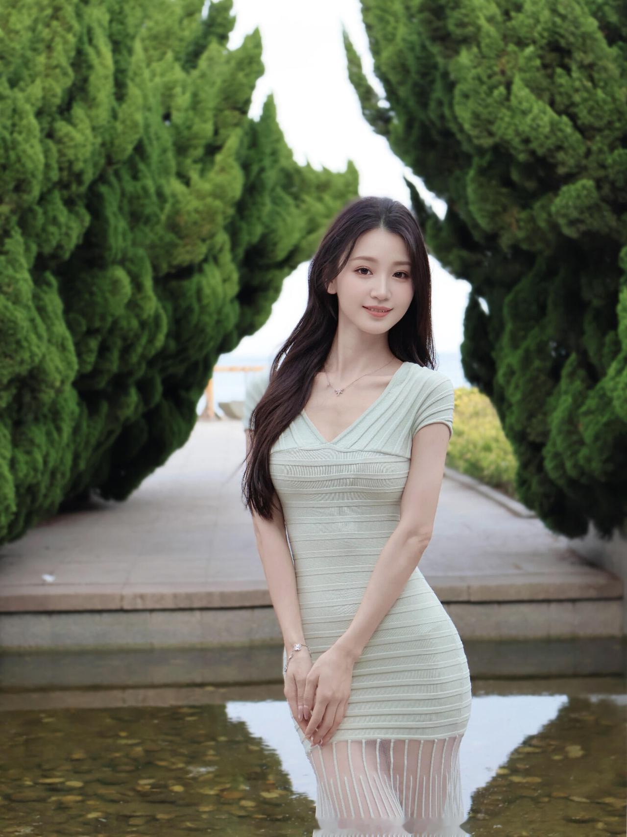 美不美我不知道，反正身材很曼妙[害羞]