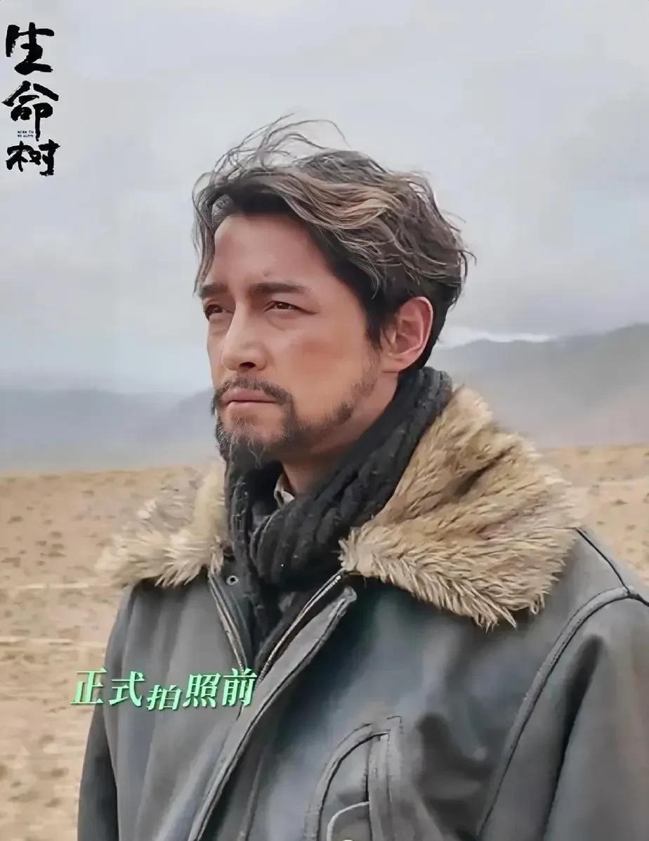 学不来，真的学不来！不要将某人和胡歌放在一起比了。不仅中年胡歌你学不来，就