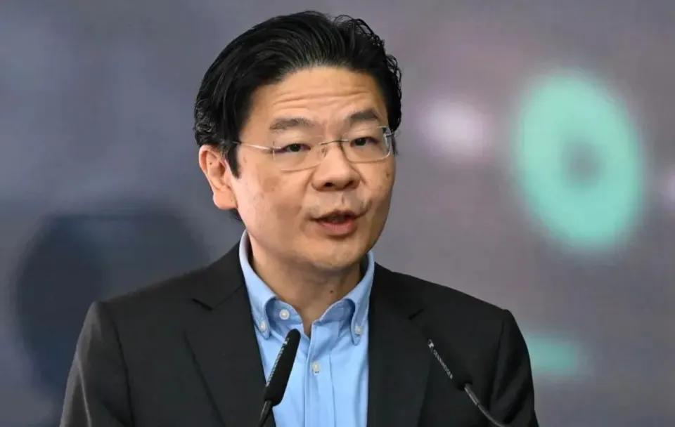 新加坡近期对华态度急转直下。从总理黄循财在钓鱼岛问题上脱口而出“尖阁诸岛”的日本