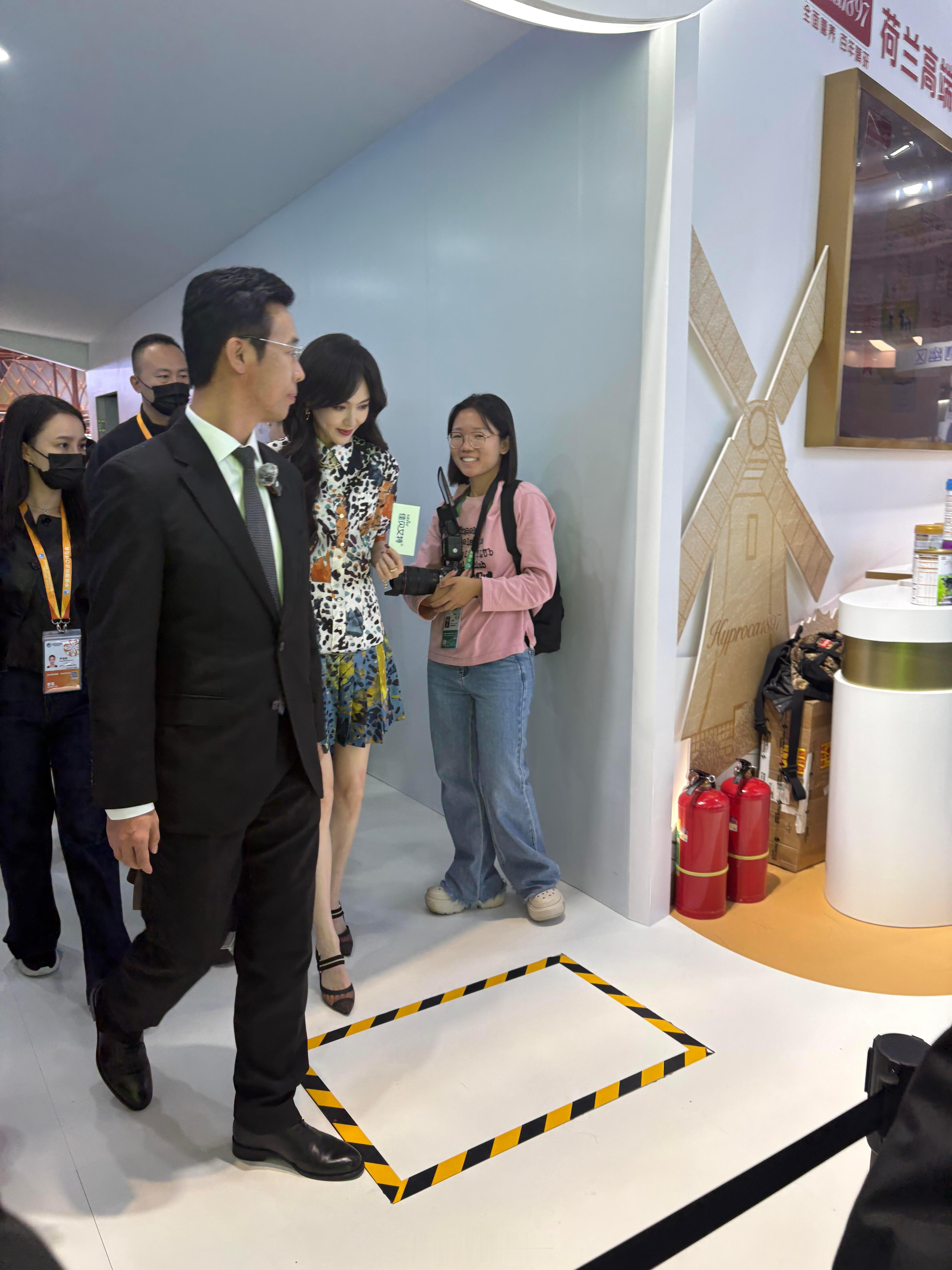 见到唐嫣本人了，太美了