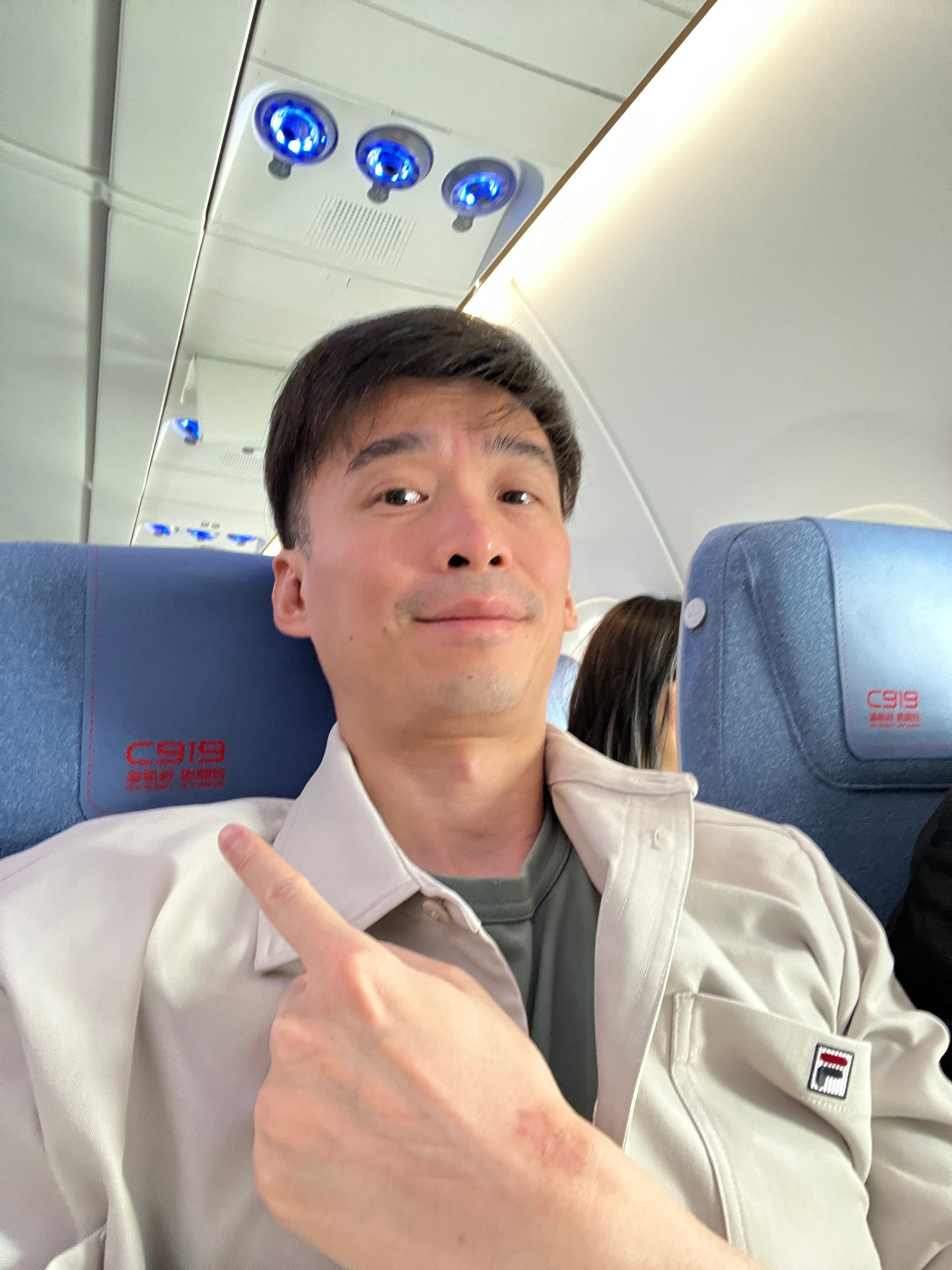 一个飞的杭州北京打了个来回，回程还打到了一架国产大飞机C919，自助值机值到第一