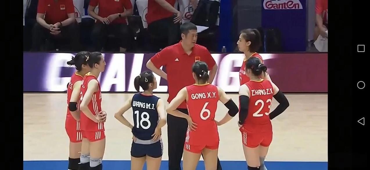 中国女排2-3输土耳其，问题出在以下几点：1、快攻没打出来，几乎没看到副攻的进