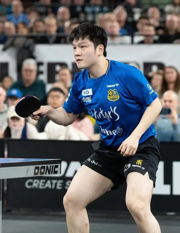 但他真正让人喜欢的，是那股子干净。赢了不狂，输了不躲，说话总是温温和和的。退出世