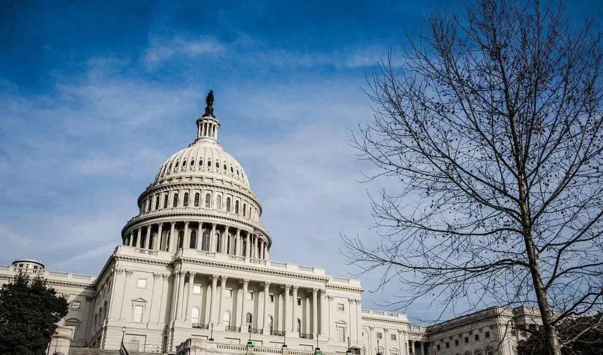 10月30日，美国众议院的工作人员收到通知，原定于10月31日发放的薪水将无法领