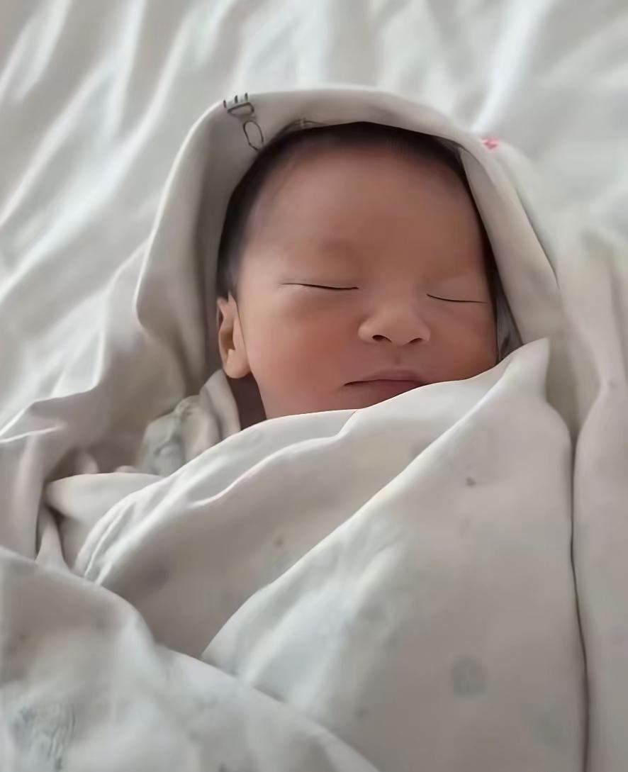 张兰爆晓梅生产过程，顺产仅用了15分钟，没让妈妈受罪，没让奶奶门口等着，咕嘟骑着