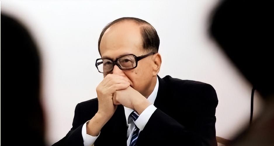 1928年出生的李嘉诚现在已经97岁了，是香港年龄最大的超级大富豪李嘉诚192