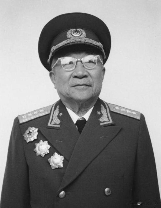 开国大将张云逸遭毛主席批评，六十岁被迫离职休养，主席为何特批他享受元帅级待遇