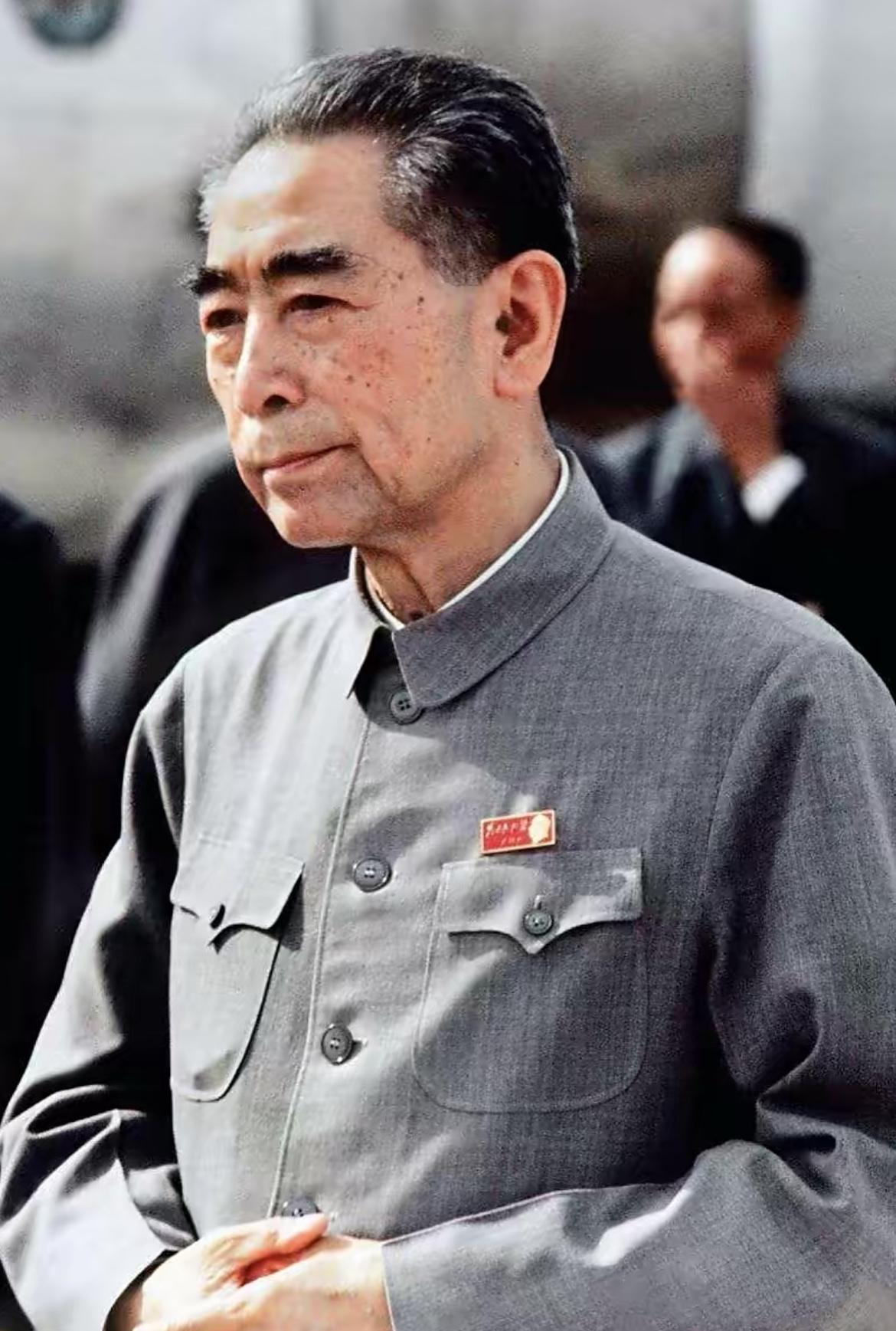 总理事无巨细、日理万机，他说：我不是帅才。秘书看总理忙得两天没合眼，忍不住劝：