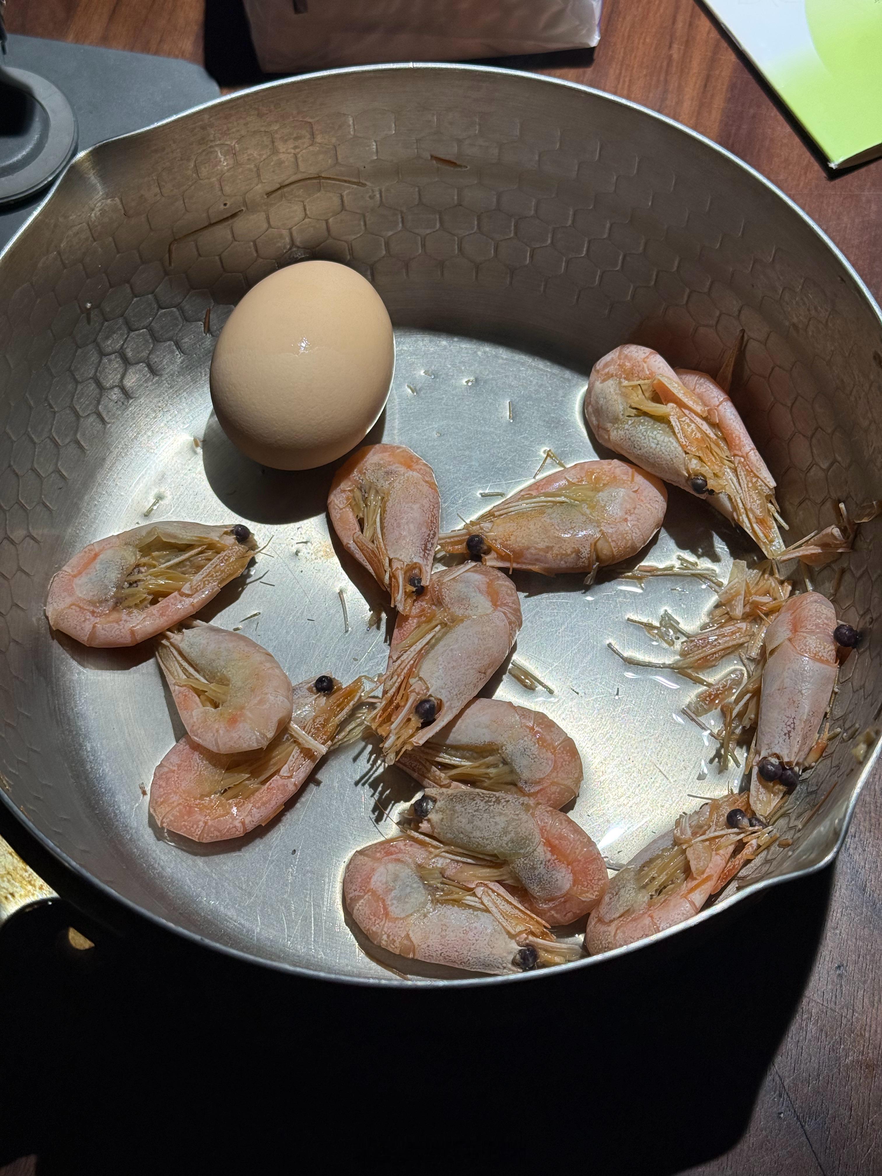 半个月多没打球了，今晚开始投三分了，我进步了！打法虽然越来越养生，但运动量还是很