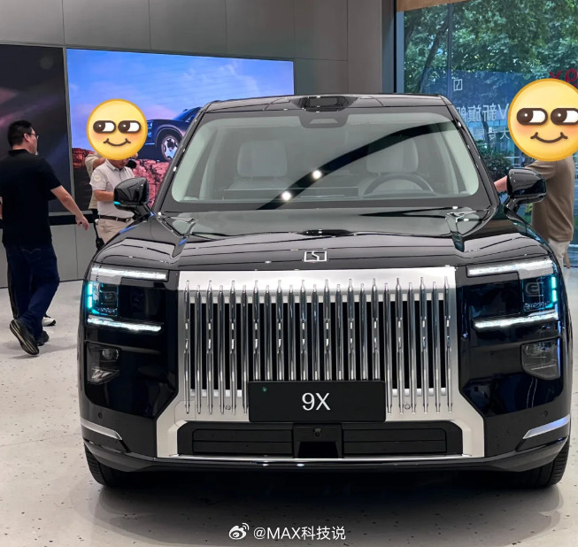 国庆假期去看了非常火爆的极氪9X，有被惊艳到！相比照片，实车明显更有气场，内饰质
