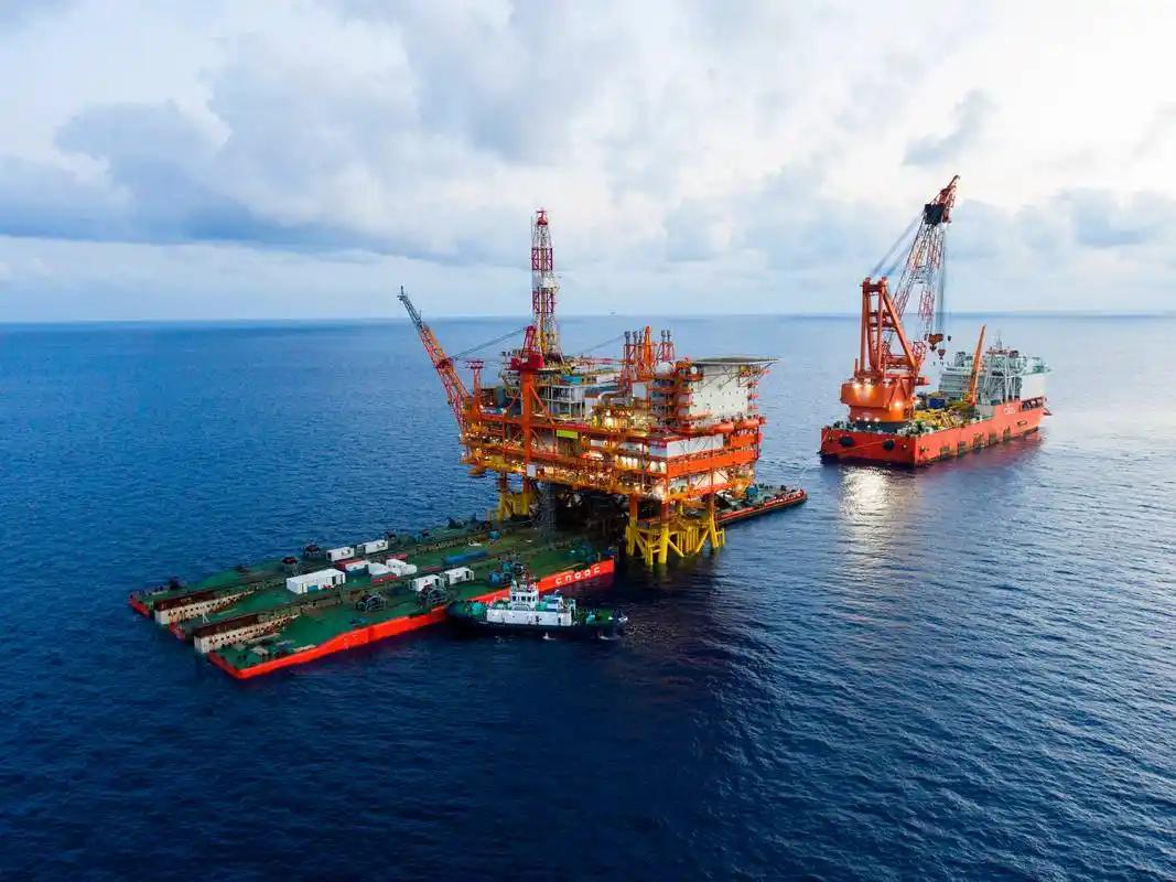 南海石油那么丰富，为什么中国不赶紧去挖？说到底，越南早就在那大肆开采，要是中国现