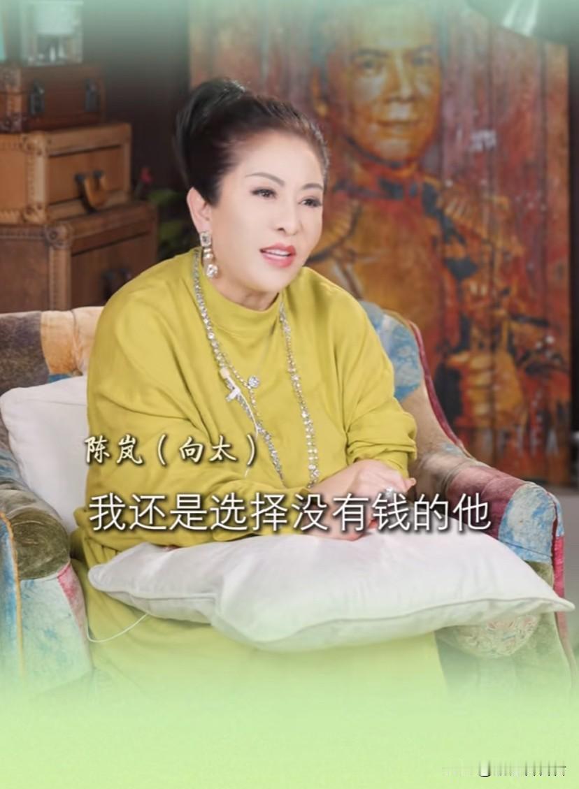 原来在向太认识向华强之前，有一个富豪在追她，都已经答应了，都准备求婚了，后来认识